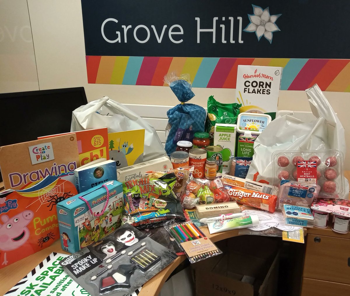 TogMbroRC's tweet image. Very proud of of the work at the Grove Hill Community Hub. 15 families were supported through half term, which included 33 children who may have gone hungry if not for the Feast of Fun program. For some families, it really is a choice between heating &amp;amp; eating. @Thirteen_Group