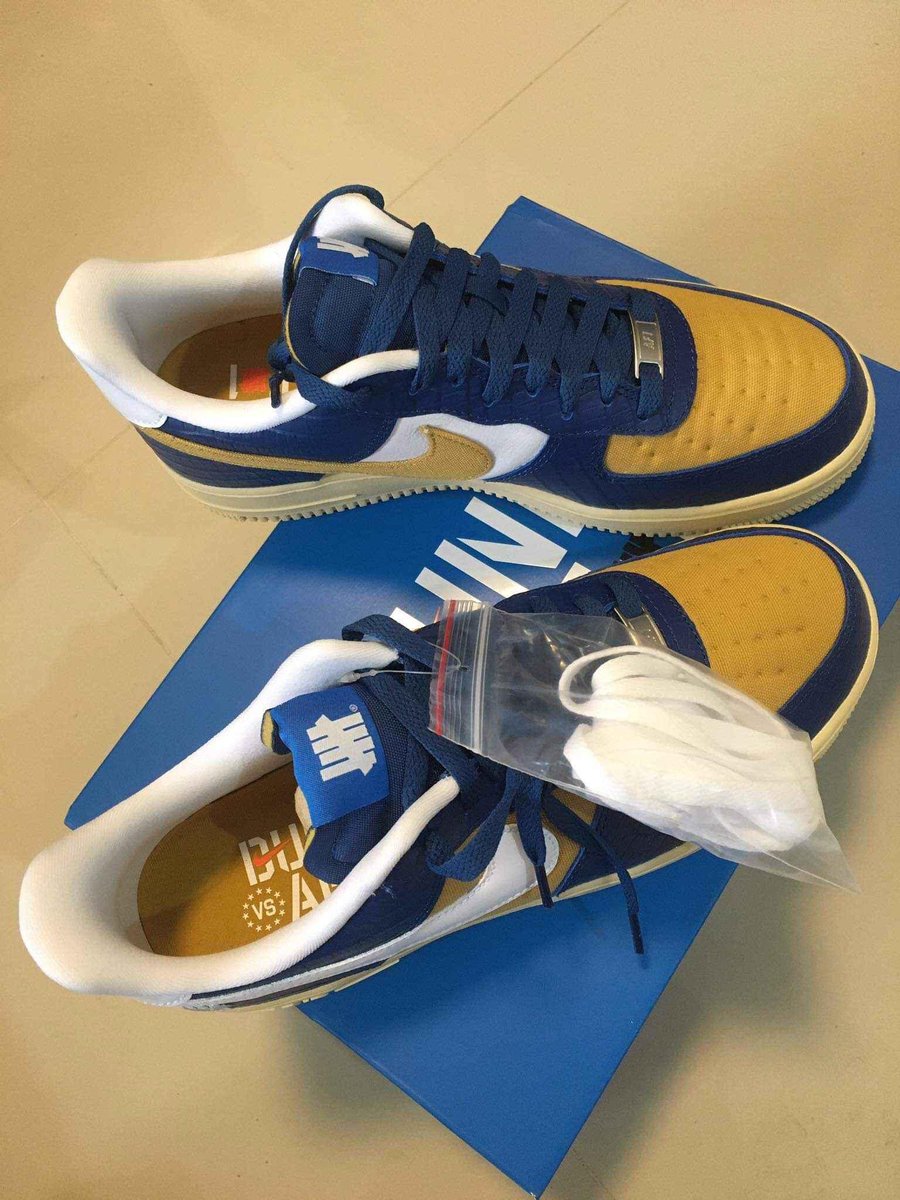 charlypng's tweet photo. Del drop de #DunkvsAF1 de Nike Air x Undefeated "5 On it" mis favoritos son los Air Force 1 "Blue Yellow Croc" pero hay unos Dunks que están DURÍSIMOS. https://t.co/dxg86BgUgr