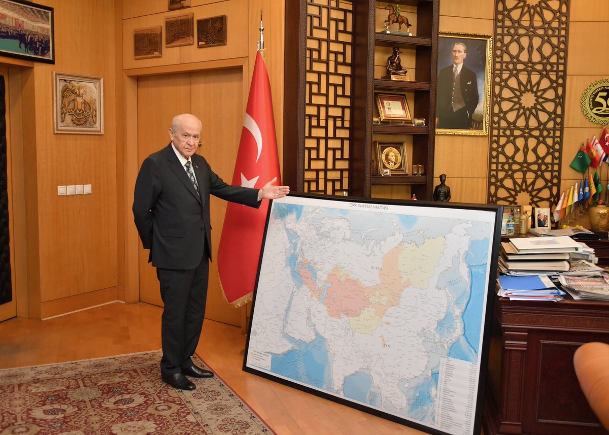 MHP_Bilgi's tweet photo. MHP Lideri Devlet Bahçeli, Türk Devletleri Teşkilatı 8.Zirvesi münasebetiyle Cumhurbaşkanı Erdoğan’ı telefonla arayarak tebrik etmiş, esasen ve gıyaben Türkiye Cumhurbaşkanı’na “Milli Şuur Nişanı”nı Türk milletinin layık gördüğünü samimiyetle paylaşmıştır. https://t.co/yOqLSsB9Cs