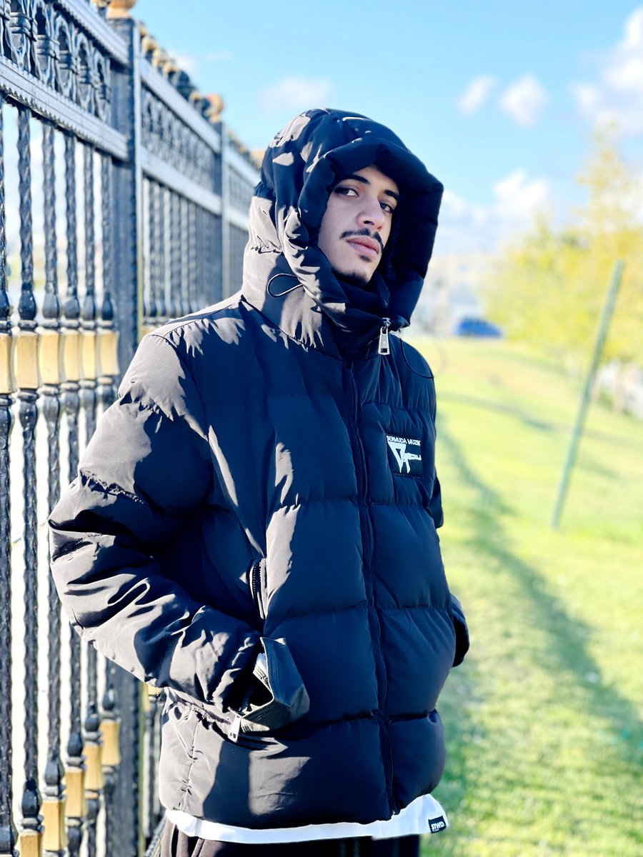 ka7laaa's tweet photo. • Bermuda jacket 2021 •
برمودا ستور يقدم لكم اول خط انتاج  في تشكيلة Bermuda gz  لعام 2021 .
تتوفر بثلاث الوان مختلفة تمامًا و بجميع 
المقاسات : ( S / M / L / XL / XXL ) 
Unisex 👌🤝
السعر :  220 دينار 
للحجز و الطلب  DM
🖤🙌🏻 https://t.co/2iuyXXer02 https://t.co/qbONHMnLQ7