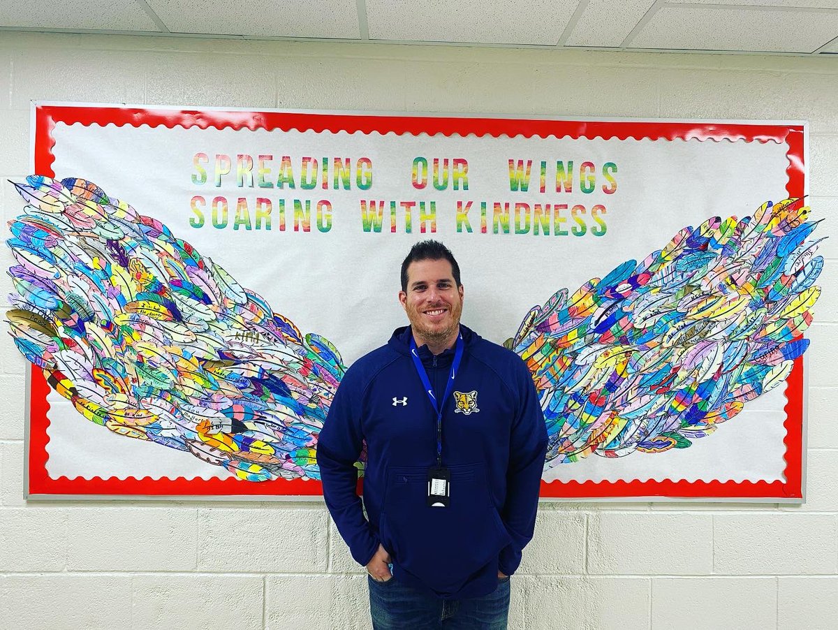 MontgomeryEleme's tweet photo. Happy World Kindness Day! 
World Kindness Day is about highlighting and encouraging good deeds in school, home and our community. Our Montgomery students participated in a school wide project with H &amp; S and help from our Art Teachers, Ms. Buzzanca and Ms. Eisen. #WorldKindnessDay https://t.co/077nDMdWmK