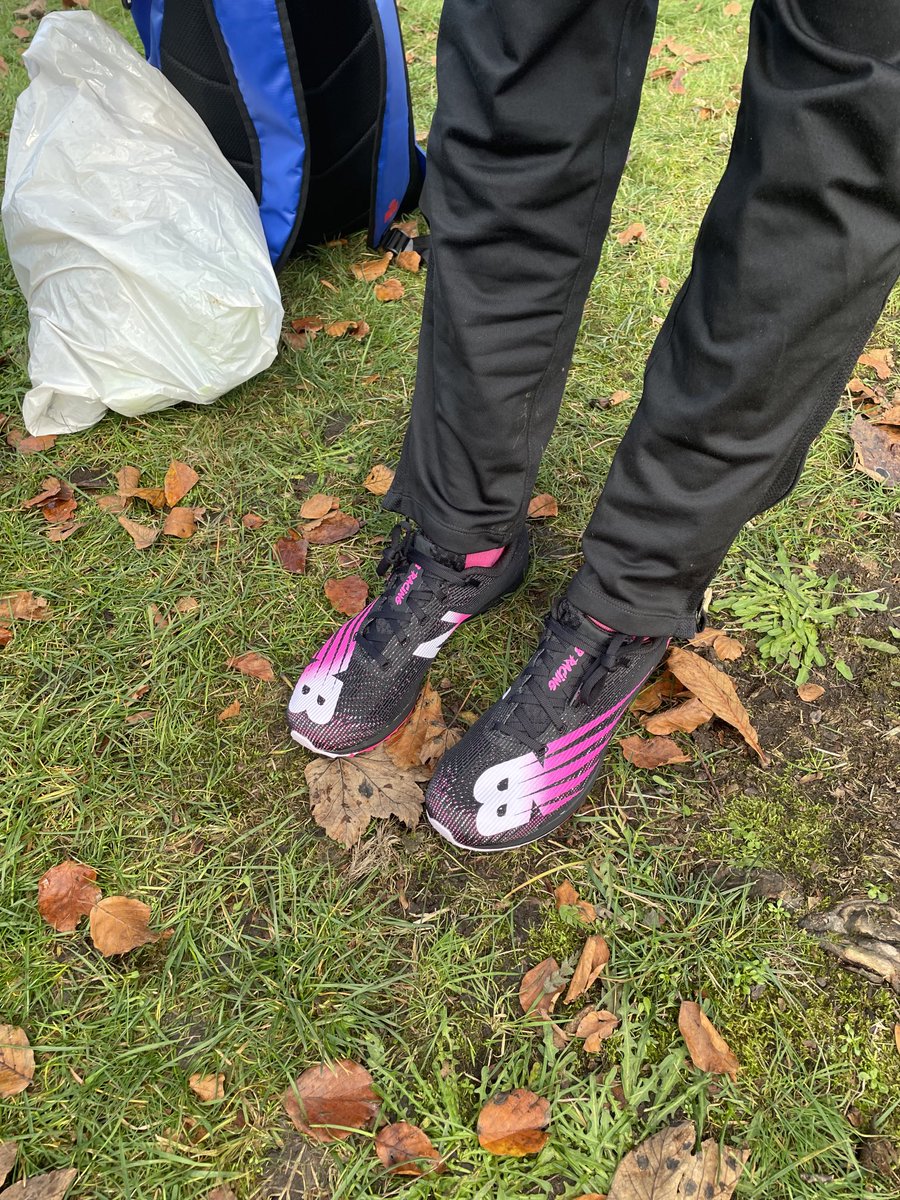JL60GGS's tweet photo. ⁦@knuttytriclub⁩ Women’s team ready to go at ⁦@ManAreaXC⁩ with box fresh team coloured spikes. https://t.co/4Jv5WOSImr