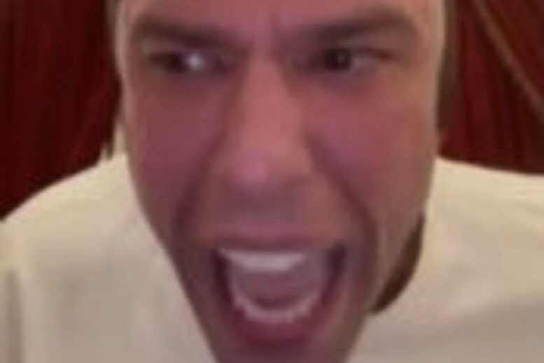 jo_rizzoo's tweet photo. PORCA PUTTANA UN ALTRO “CAPISCIIIII” E IO SPACCO LA TV
 #gfvip https://t.co/5Oqi9W3iAQ