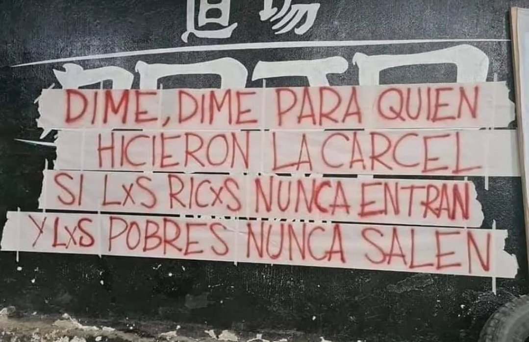La nueva masacre en la #PenitenciariaDelLitoral mientras las momias cocteleras andaban en su "festejo" gringo solo demuestra una cosa: odian a lxs pobrxs! Mi solidaridad con las familias que son víctimas del exterminio de don chulcos.