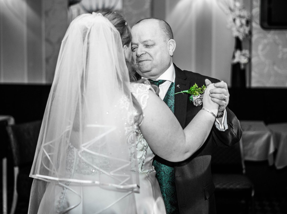 #Throwback to the wedding of Sarah and Yasin - this photo of a wonderfully proud <a href="/ulstershaker/">Mo 🇬🇧</a> dancing with his daughter at the evening event is one of my favourites 💕