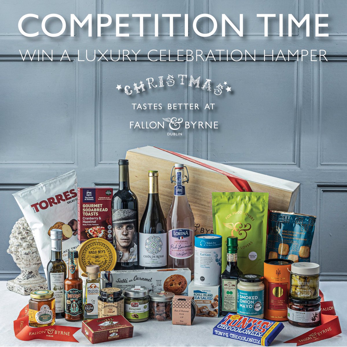 ✨COMPETITION TIME✨
To celebrate the festive season, we’ve got a FABULOUS Luxury Celebration Hamper worth €250 up for grabs. To enter simply RT and make sure you’re following us! 
We will announce the winner next Friday 19th November - good luck! 

*delivery within ROI only*
