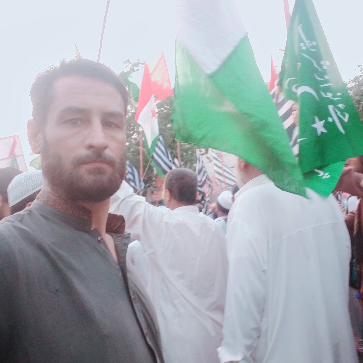 ImranKhanHazar1's tweet photo. پی ڈی ایم کا مہنگائی کے خلاف کراچی ریگل چوک صدر پر مولانا صاحب کی سربرائی میں احتجاجی مظاہر
مظاہرے میں  ٹیم پاکستان مسلم لیگ ن کیماڑی کے ساتھ پنڈال میں موجود
@mahfooz51871 https://t.co/xY0RKwKnA8