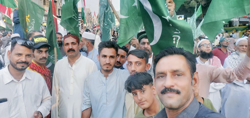 ImranKhanHazar1's tweet photo. پی ڈی ایم کا مہنگائی کے خلاف کراچی ریگل چوک صدر پر مولانا صاحب کی سربرائی میں احتجاجی مظاہر
مظاہرے میں  ٹیم پاکستان مسلم لیگ ن کیماڑی کے ساتھ پنڈال میں موجود
@mahfooz51871 https://t.co/xY0RKwKnA8