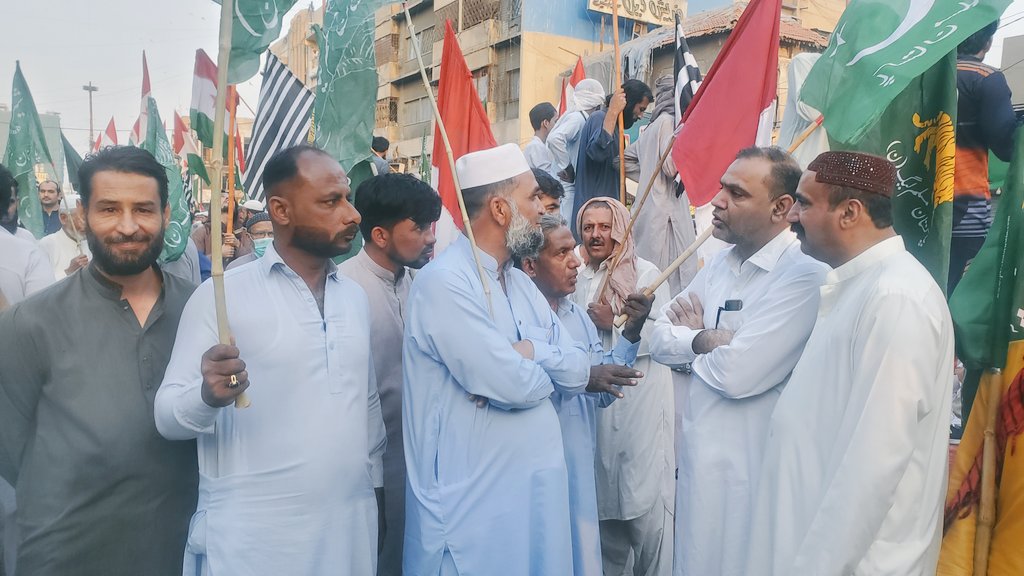 ImranKhanHazar1's tweet photo. پی ڈی ایم کا مہنگائی کے خلاف کراچی ریگل چوک صدر پر مولانا صاحب کی سربرائی میں احتجاجی مظاہر
مظاہرے میں  ٹیم پاکستان مسلم لیگ ن کیماڑی کے ساتھ پنڈال میں موجود
@mahfooz51871 https://t.co/xY0RKwKnA8
