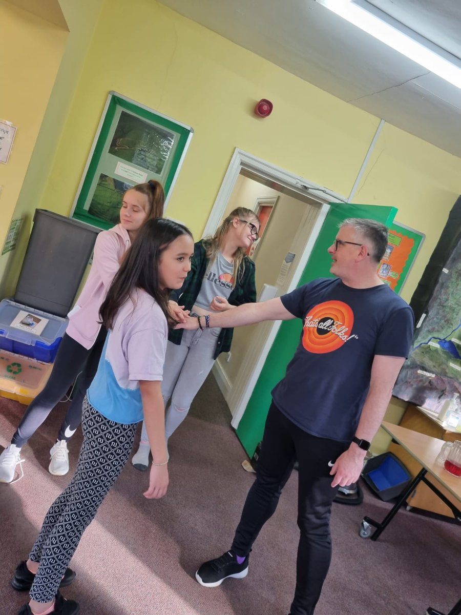 OldhamYouth's tweet photo. #Ceativity #AllTogetherNow https://t.co/pId0gR1q43