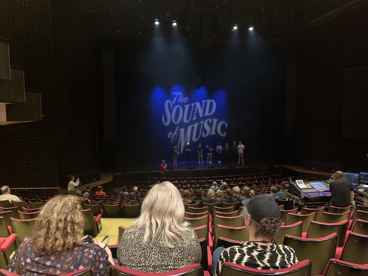 IreneArts's tweet photo. @Parktheater speciale inleiding voor @komthetzien #soundofmusic https://t.co/okpeyIKyqc