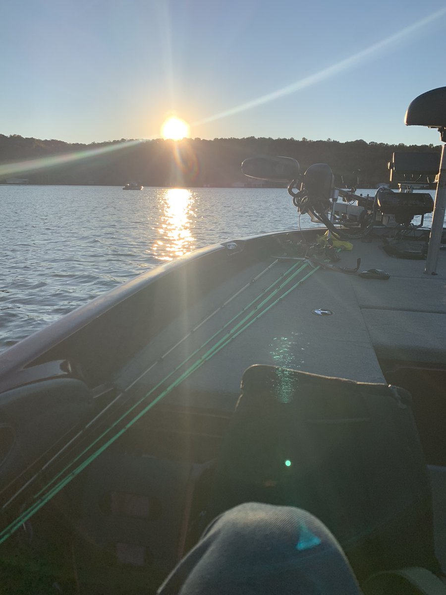 ugkfrag's tweet photo. Last #bassfishing tournament of the year!! It’s cold! 🥶🥶 #bass #Rangerboats #Lews #13Fishing #BlastOff #Icantfeelmyface #orhands https://t.co/6rgZHKuzE3