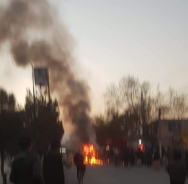 A magnetic IED explosion targeted a passenger van in Dasht-e Barchi, a Hazara/Shia neighbourhood in west Kabul. Casualties feared. #Taliban #Afghanistan