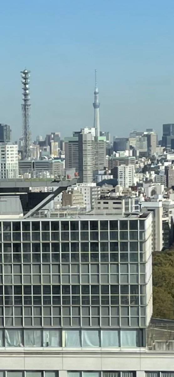kobarin777's tweet photo. 諸々の推し���をあきらめて数年ぶりに奥様とデートだが微妙な距離感🤣🤣🤣
スカイツリーがよく見えた。 https://t.co/eeSdTpgL3H