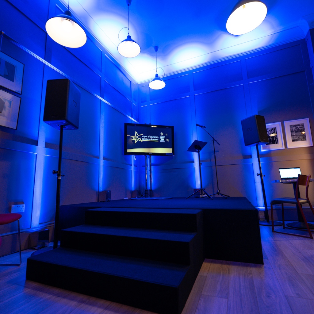 As well as creating many exclusive events in central London, this week we were proud to support The Mayor of Lewisham Business Awards.
We would like to congratulate the winners on their awards!

#LightMotif #Eventsplanner #Lighting #awardceremony #Lightingdesign #events #London