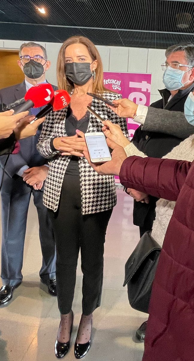 CetmTransporte's tweet photo. La consejera de Empleo e Industria de la @jcyl, @carlotaamigo, ha acompañado a @Asetrava en una jornada sobre Movilidad Sostenible y ha apoyado al #transporte.

Amigo ha recordado que hay que buscar medidas de formación y empleo para atraer profesionales y dignificar el oficio 👏 https://t.co/f1JgVFRcNB