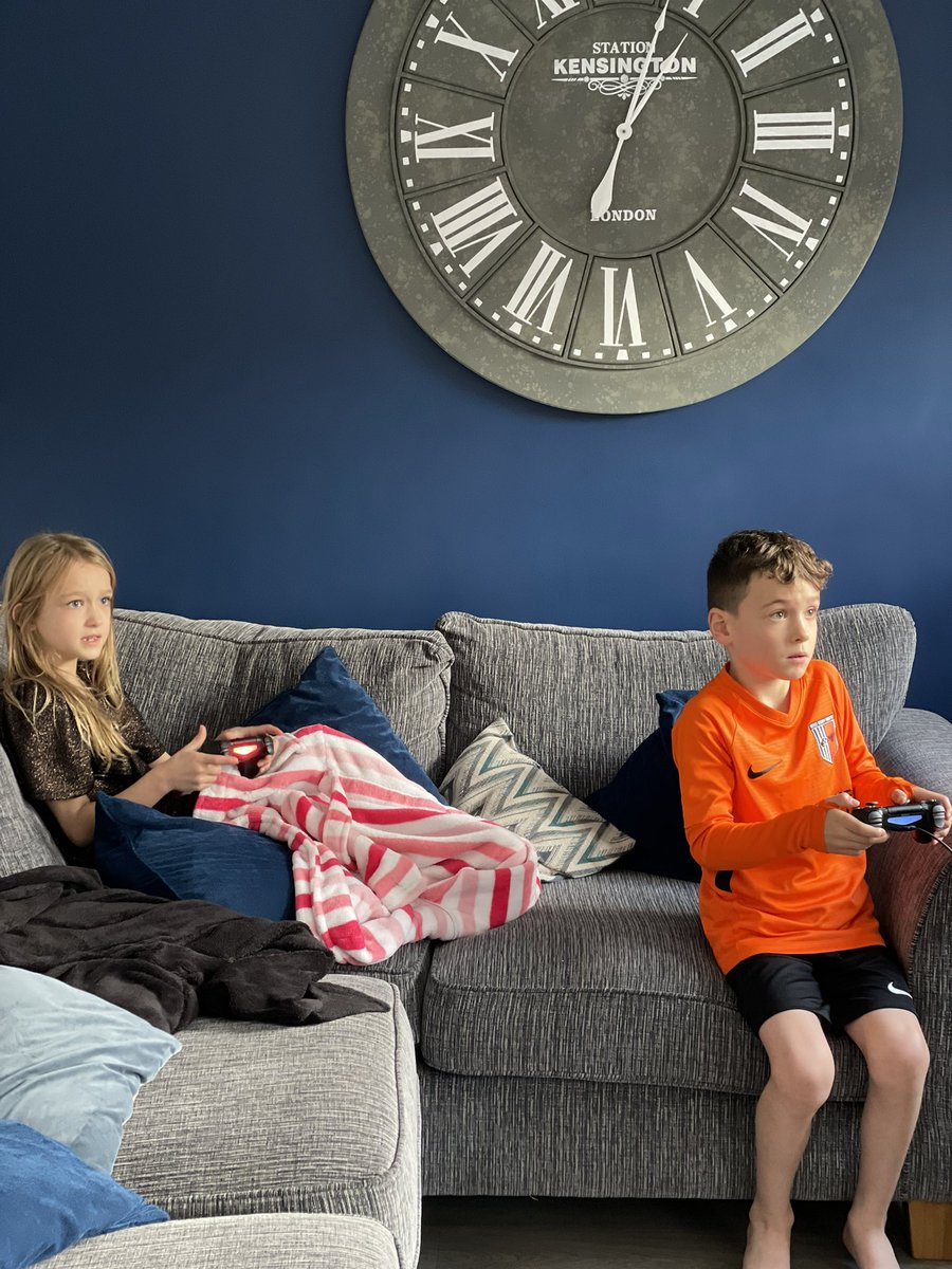 DianeFoulds's tweet photo. The face of concentration #fifa2020 #7yotwins #socompetitive #liverpoolvsmanutd https://t.co/eDZEQXgxSp