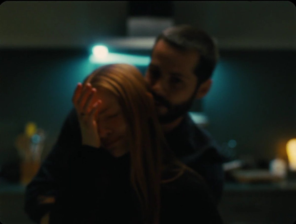 fawngirl_666's tweet photo. buen dia me desperte pensando en como taylor dijo que esta escena fue grabada en una sola toma y que a parte sadie y dylan improvisaron la mayor parte https://t.co/t8V74bNCtT