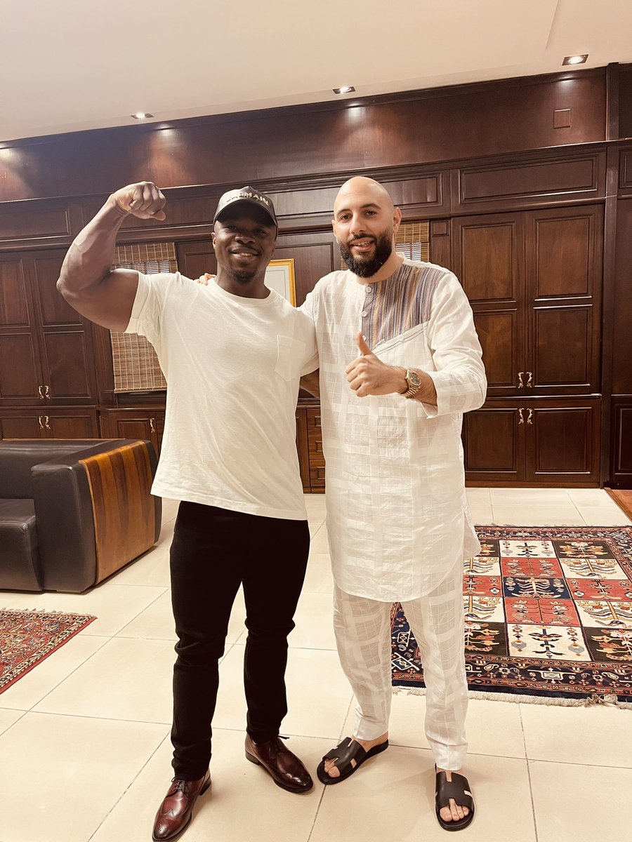 HondiIc's tweet photo. #RDC #Sport Finalement avec le Patron Beau Goss @AbedAchour #TatuKalonji💝 cet après-midi à son bureau #SOKIN. Nous avons discuté #Bodybuilding. 

Merci pour votre hospitalité Boss 🙏🙏🙏 #JeunesseConsciente #BendeleEkweyaTe 
@serge_nkonde @DeniseNyakeru @fatshi13 @BunkuluYves https://t.co/fRdryb275Z