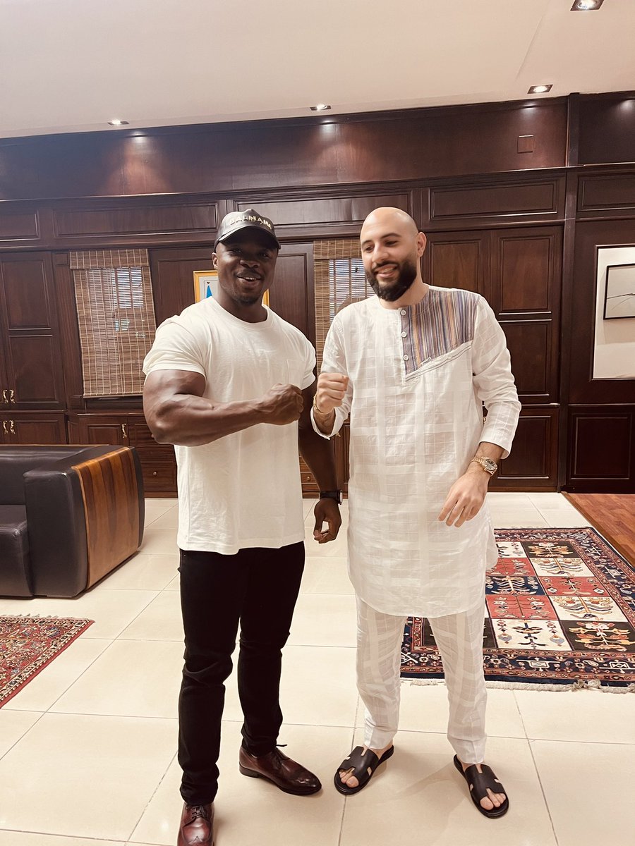 HondiIc's tweet photo. #RDC #Sport Finalement avec le Patron Beau Goss @AbedAchour #TatuKalonji💝 cet après-midi à son bureau #SOKIN. Nous avons discuté #Bodybuilding. 

Merci pour votre hospitalité Boss 🙏🙏🙏 #JeunesseConsciente #BendeleEkweyaTe 
@serge_nkonde @DeniseNyakeru @fatshi13 @BunkuluYves https://t.co/fRdryb275Z