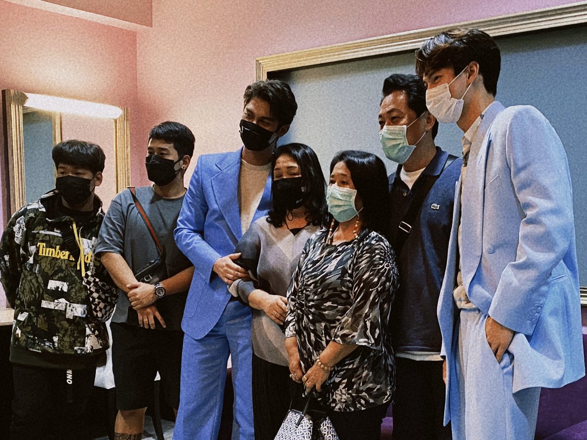 BW_InfinityPH's tweet photo. So happy to see 2 families give all out support for BrightWin. 💚🤍
#2getherthemovie #brightwin https://t.co/roTNiC1iZp