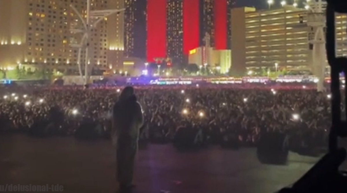 nfr_podcast's tweet photo. Kendrick Lamar headlined Day N Vegas 2021 last night with a special "From Section.80 to DAMN." setlist! Here are some pictures from it and the setlist of 27 tracks. He ended off his performance with “See y’all next time Vegas, and by next time, I mean real soon." https://t.co/USMA0KPj1B