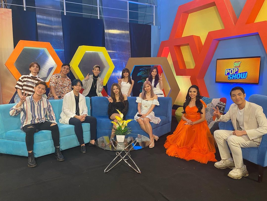 YARA and Versus with TNT Pop Show hosts <a href="/Espanto2001/">Darren</a> and <a href="/adriannaso_/">Adrianna So</a>

Congrats again, <a href="/PoPinoyTV/">PoPinoy</a> Grand PPOP STARS! 💫
—
📸: Prexytracy on Instagram
🔗: instagram.com/p/CWNPnlIBamJ/…

<a href="/official__yara/">YARA</a> #YARAPH
#YARAOnTNTPopShow