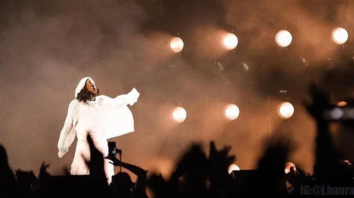 nfr_podcast's tweet photo. Kendrick Lamar headlined Day N Vegas 2021 last night with a special "From Section.80 to DAMN." setlist! Here are some pictures from it and the setlist of 27 tracks. He ended off his performance with “See y’all next time Vegas, and by next time, I mean real soon." https://t.co/USMA0KPj1B