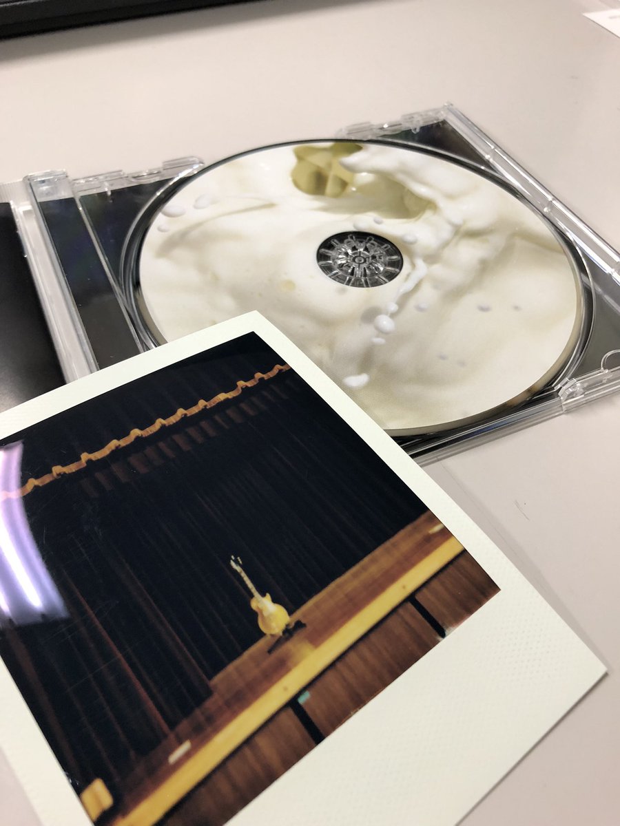 eoZUJPVkWXGqg05's tweet photo. TETORIPESのファーストアルバム
やっと聴けた❗️

どの曲もカッコいい
特に『悪い癖』が最高✨

大好物のステッカーも嬉しい！
ポラも嬉しい

THROW THE STONE

STONEにはONEが入ってる
この発想がオシャレ✨

ひとりでも多くの人に聴いてほしい
できれば買ってほしいよ

#TETORIPES
#ThrowTheStone https://t.co/Wq7KPUPhP4