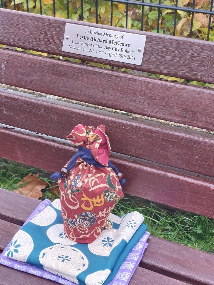 LottaloveEmi's tweet photo. Some of Leslie’s ashes in it..💞💫🐾xxx
@LesMcKeownUK 
#LeslieRichardMckeown #MuchLoved #HackneyDownsPark 

✨I didn’t get what it was till I read Gail Shackley’s post..*Arigato* Gail for posting details of Leslie’s Memorial Event. ✨ https://t.co/LzwmRHhAFK
