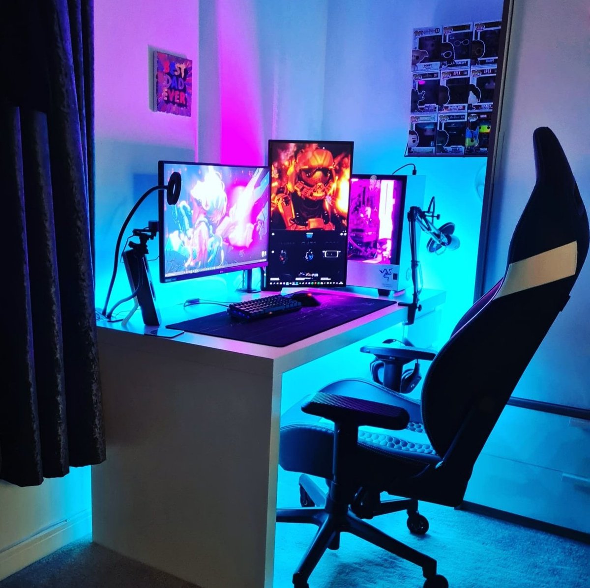 Bigdogg94_'s tweet photo. Where the magic happens🤭😈❤️

#pcsetup #pcgaming #streamsetup #corsair #razer #msigaming #lgultragear #coolermaster #logitech #razerhuntsmanmini #intel #rtx #nvidia #popcollector #apexlegends #apexlegendsmemes
#apex #funkopops #SupportSmallStreamers #SmallStreamerCommunity #fyp https://t.co/BsUhX2OQfL