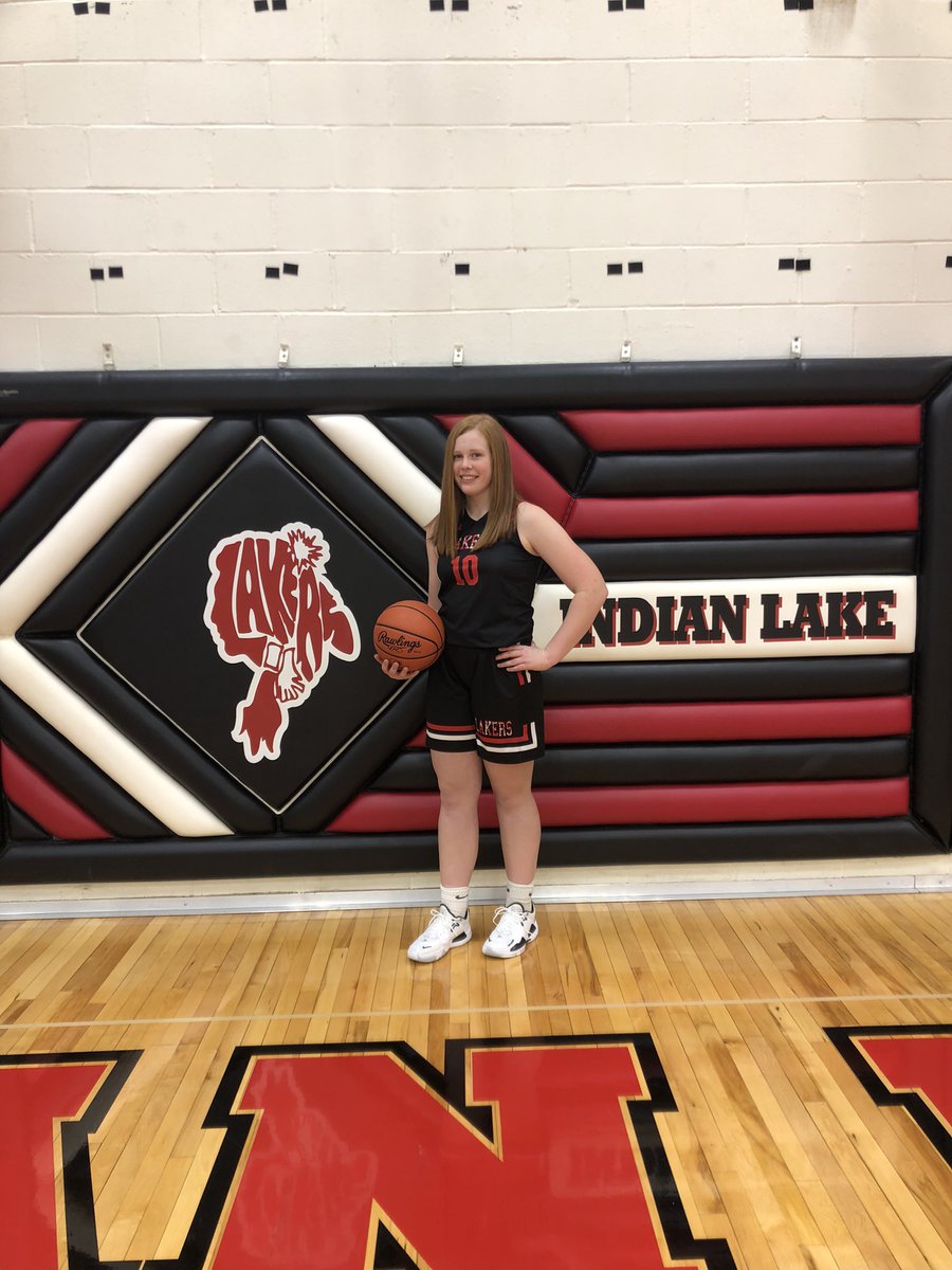 StephanieAltst1's tweet photo. Year 3!!!π #earntheedge @lake_basketball https://t.co/KDuvbTKFaw