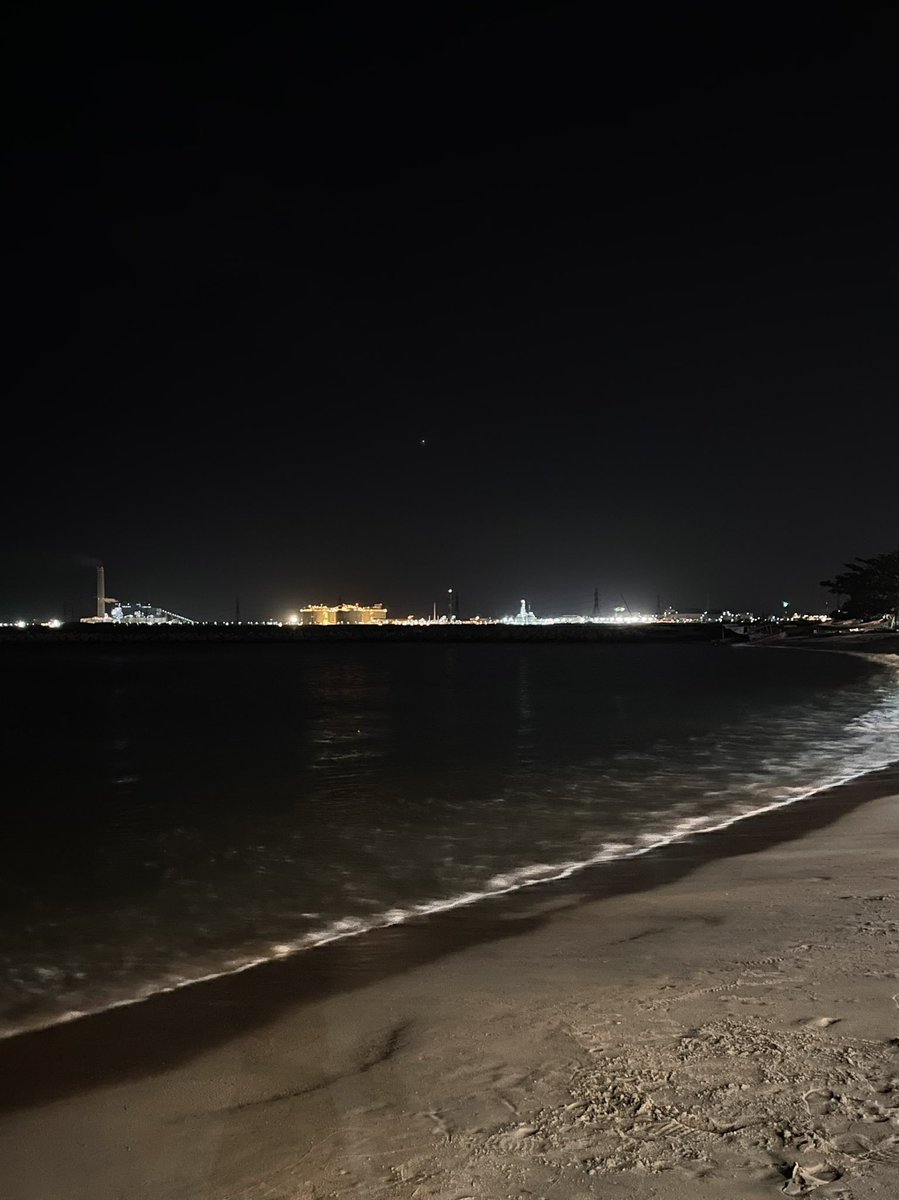 หลงรักทะเลตอนกลางคืนมาเสมอ 𓂋