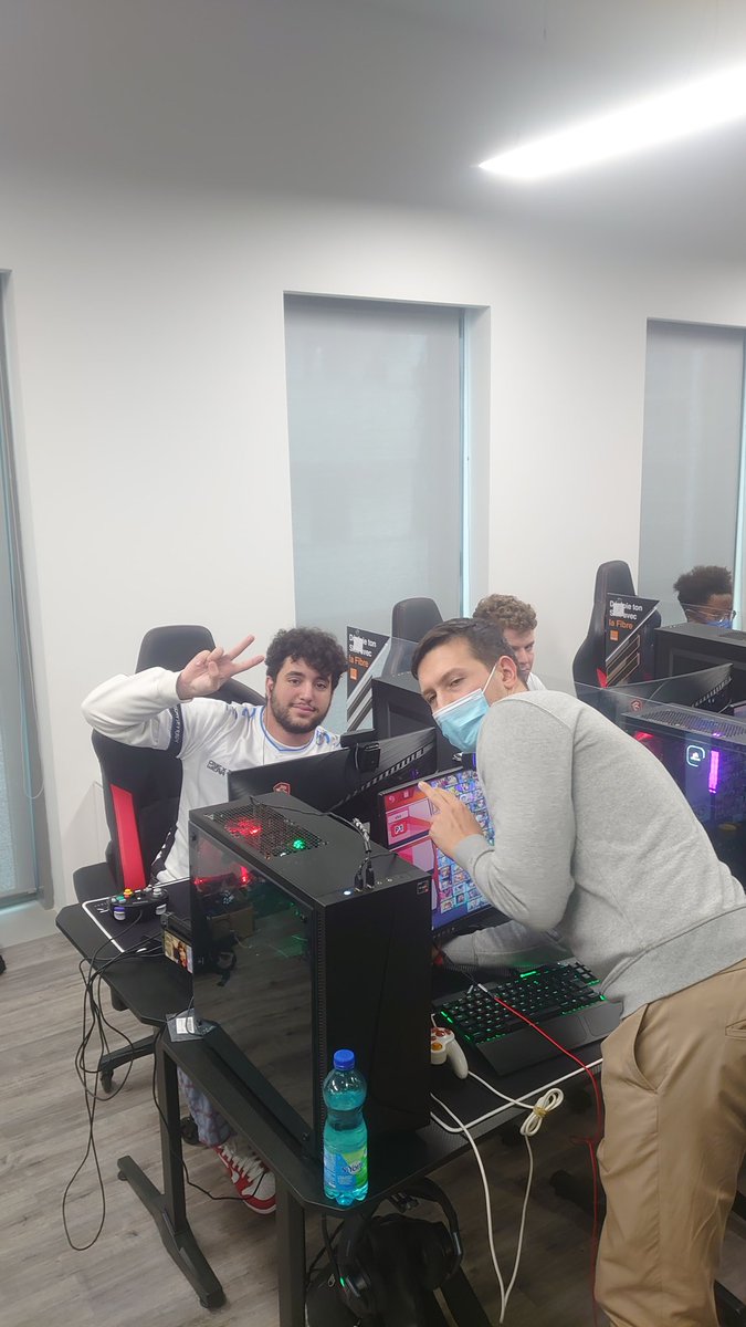 ClutchRayn's tweet photo. Grande finale de cette #SquadStrike à la #CRArena !
@ultimateGin 🆚 @eko_smash 🔥
➡️ https://t.co/9m7Q7cK8SX https://t.co/kImGflvDKG