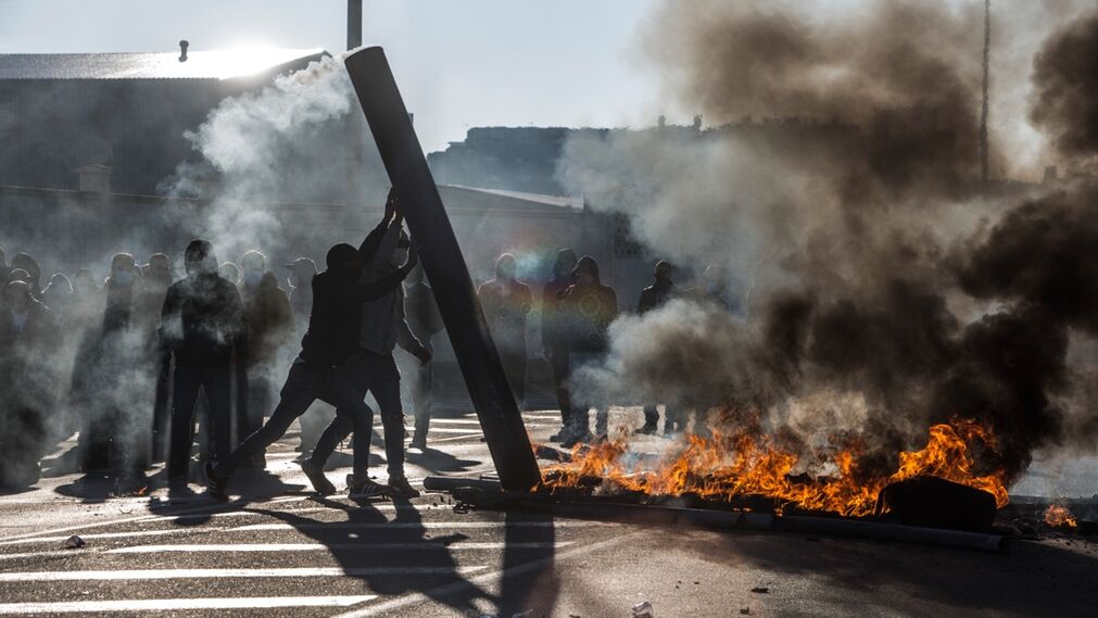Nen__17's tweet photo. Seguimento masivo de la huelga del metal en Cádiz, del pasado martes y miércoles, con cortes de carretera, barricadas y piquetes.

Si la Patronal no cede a las demandas, el próximo 16 de Noviembre habrá huelga indefinida. https://t.co/sOVpGDsrmO