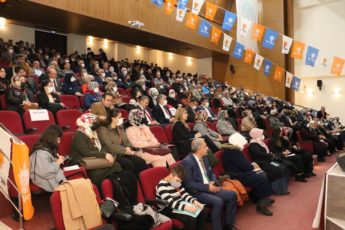genelmerkezarge's tweet photo. Teşkilat Akademisi’nin beşinci hafta eğitimleri bugün 5 ilimizde başladı⬇️
📍@akpartiaksaray
📍@akpartinevsehir
📍@aktanitimkonya
📍@akpartikaraman_
📍@kkaleakparti

81 ilde, 93 bin kişiyi kapsayan eğitimlerde mesajımız; 2023’e giden yolda,

Unutma!
Bu Hikâyenin Kahramanı Sensin! https://t.co/g02Ub9d5Tx