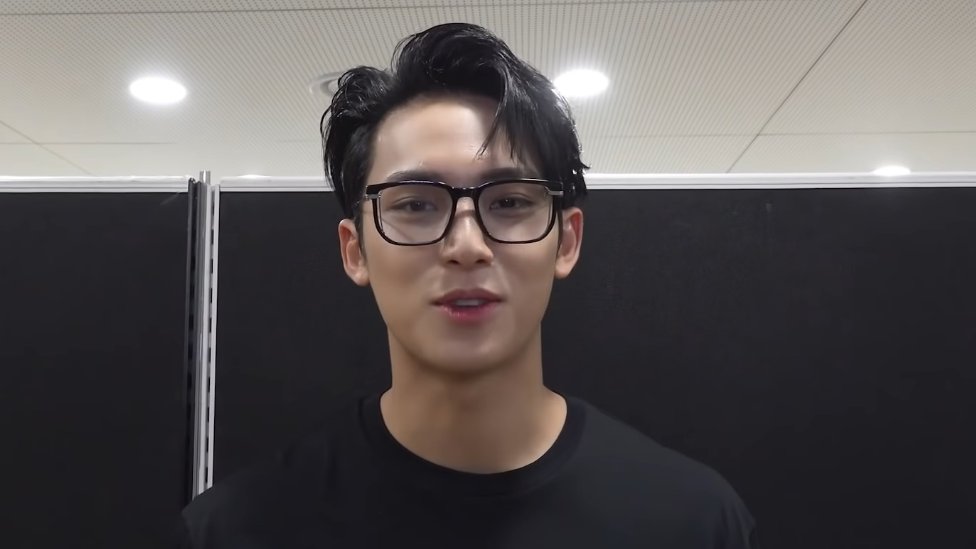 lattegyu_'s tweet photo. and boyfriend of the year goes to kim mingyu 🖤 https://t.co/YDx34euBOm