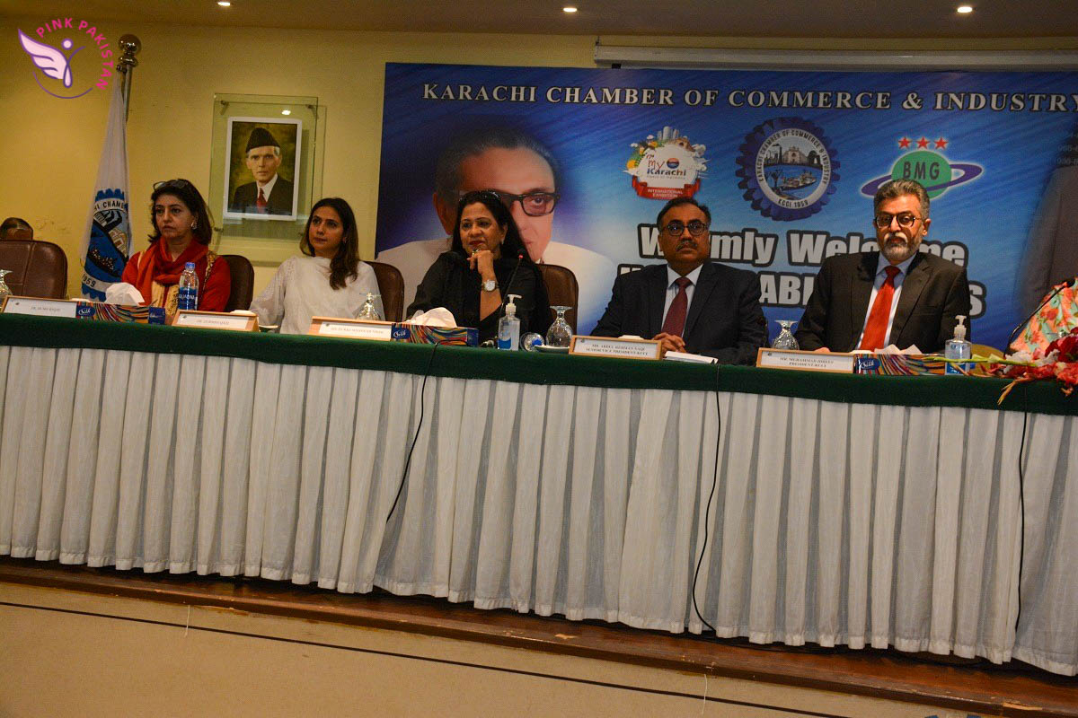 PakistanPink's tweet photo. Dr. Zubaida Qazi President Pink Pakistan Trust delivered a keynote address in the symposium “Women Empowerment & Breast Cancer Awareness” The session was organized by the KCCI The First Lady of Pakistan Mrs. Samina Alvi was the Chief Guest.
#KCCI #PinkPakistan https://t.co/nckjHyhOc6
