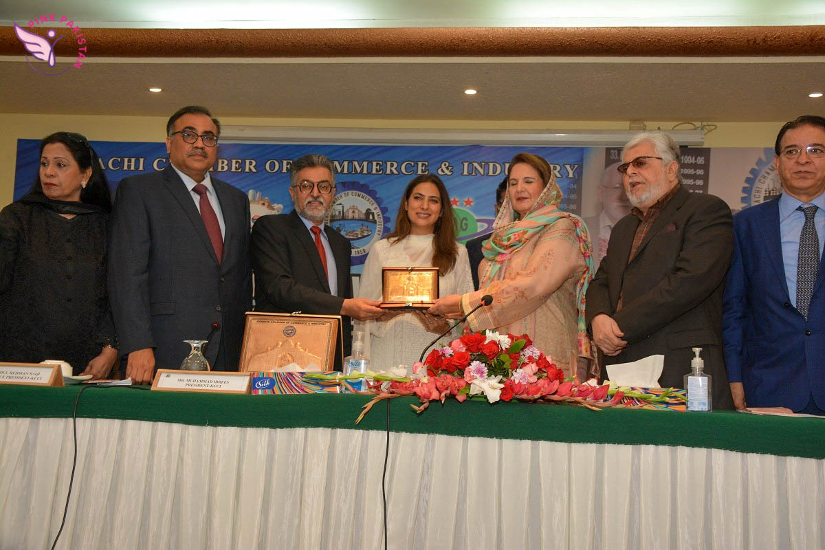 PakistanPink's tweet photo. Dr. Zubaida Qazi President Pink Pakistan Trust delivered a keynote address in the symposium “Women Empowerment & Breast Cancer Awareness” The session was organized by the KCCI The First Lady of Pakistan Mrs. Samina Alvi was the Chief Guest.
#KCCI #PinkPakistan https://t.co/nckjHyhOc6