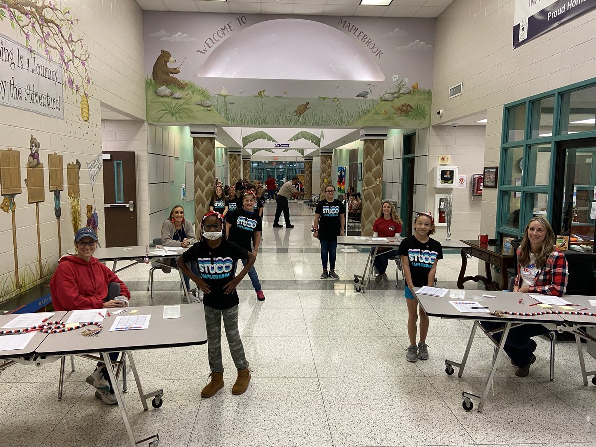 MBEStuCo's tweet photo. Honored to meet and greet our amazing veterans. Thank you to the men and women who served our country. @HumbleISD_MBE #mbeisfamily ❤️🤍💙🇺🇸 https://t.co/V7znOdBtOb