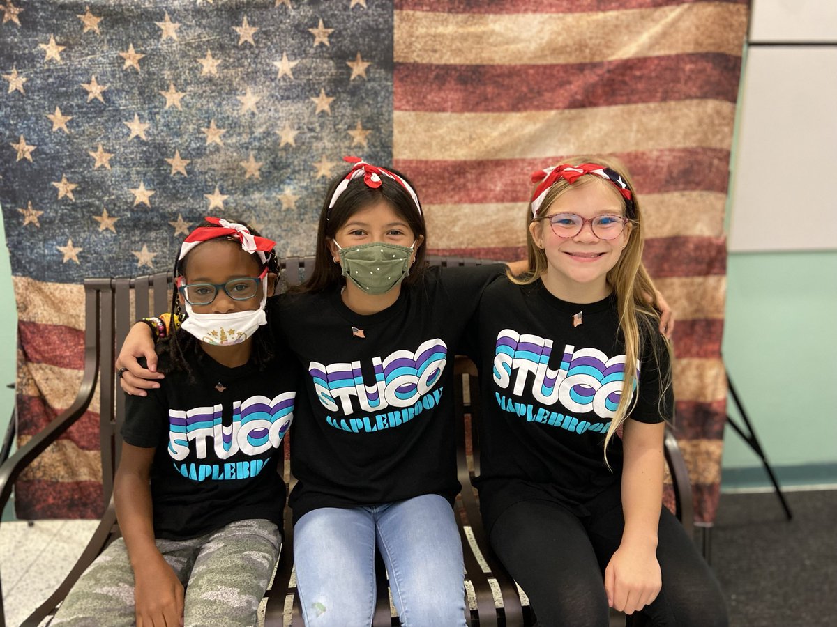 Honored to meet and greet our amazing veterans. Thank you to the men and women who served our country. <a href="/HumbleISD_MBE/">Maplebrook Elem</a> #mbeisfamily ❤️🤍💙🇺🇸