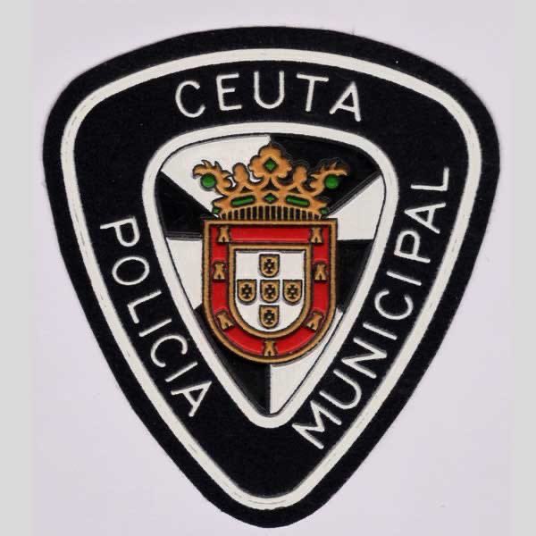 pp_ceuta's tweet photo. 👉🏼Manifestamos todo nuestro apoyo para el agente de la policía local y su mujer que han sido brutalmente agredidos por una turba de personas en la noche de ayer, cuando el agente, estando fuera de servicio, salió en defensa de unas menores de edad. https://t.co/XkYTRhgp4j