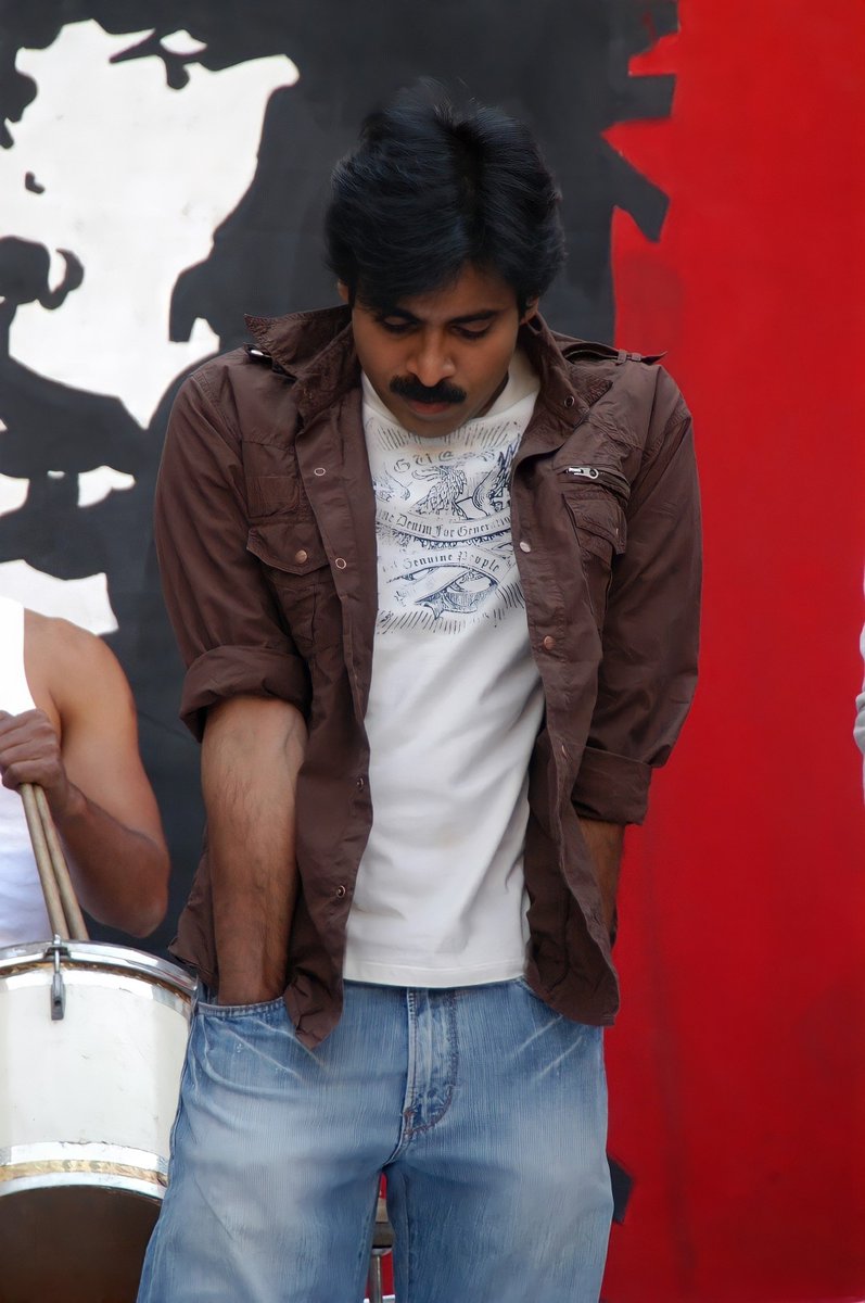 PawanKalyanTM's tweet photo. #Jalsa - FIRST AND ONLY TELUGU FILM TO RELEASE IN 1000 THEATRES 🔥

King Of Andhra @PawanKalyan 👑 https://t.co/VOshrLzOGg