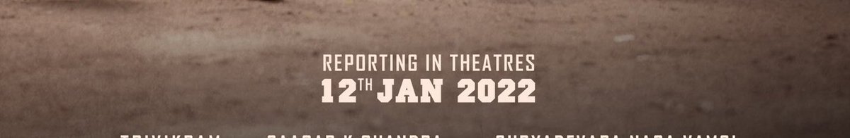 PSPKCrew's tweet photo. Okka Poster Chalu with This Release Date 🔥🔥

@vamsi84 @SitharaEnts  Hype ante Ento chupistam 🙂 #BheemlaNayak https://t.co/Q8QmH5GM9l