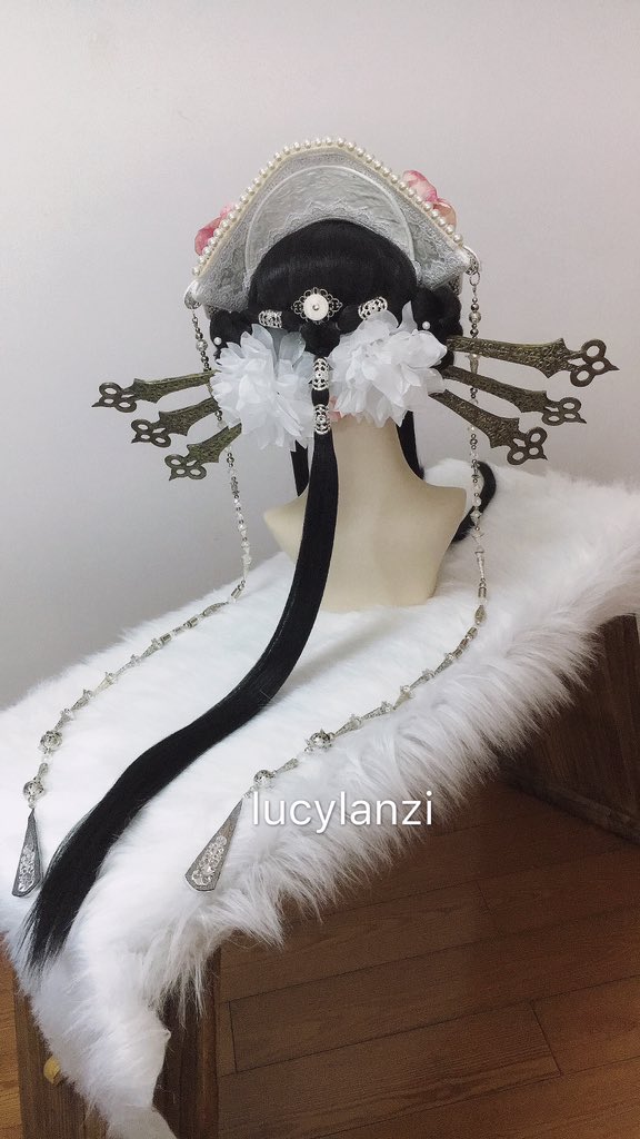 lucylanzi's tweet photo. Alice：Hairstyle and hat details

#SCISSORSCROWN 
#cosplay https://t.co/5QHfn0UqOD