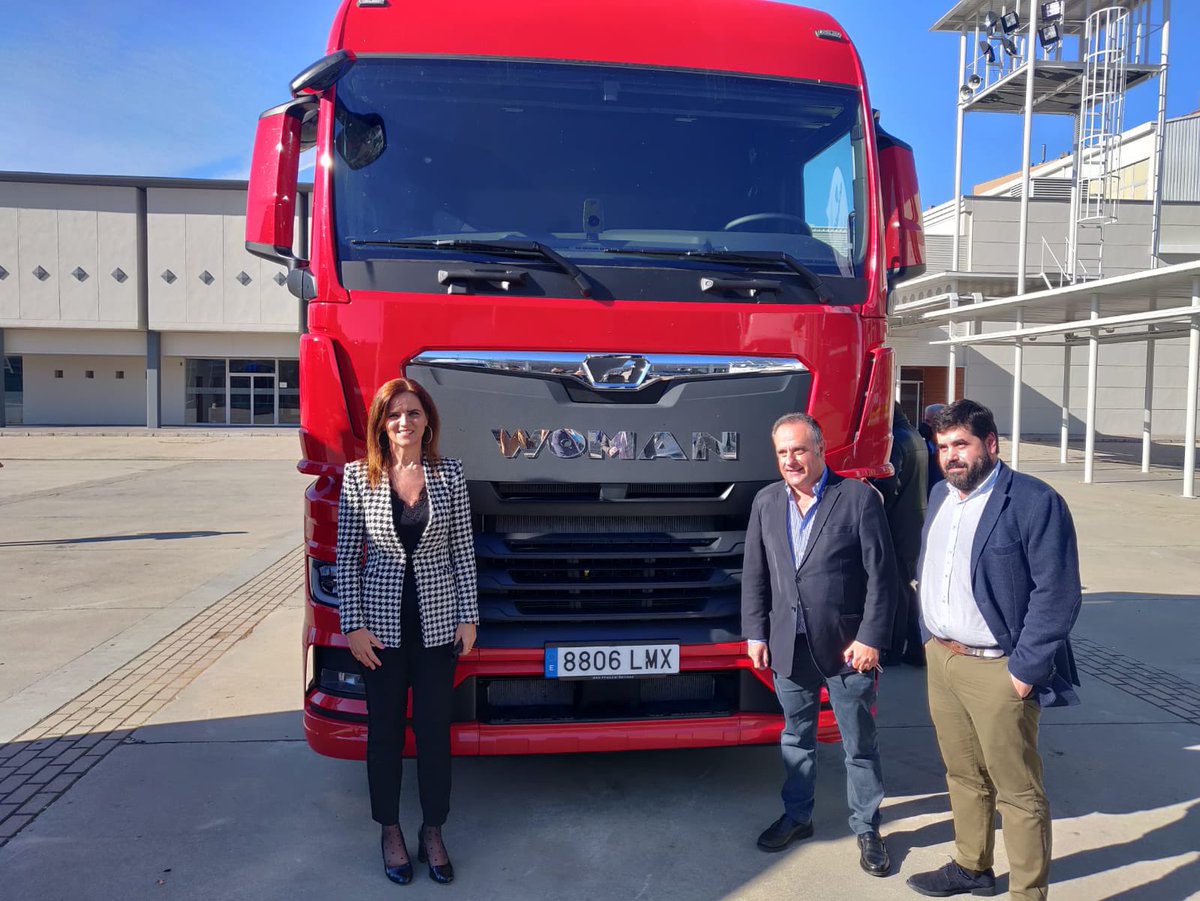 carlotaamigo's tweet photo. Gracias a #Fetracal por invitarme a clausurar la jornada sobre movilidad sostenible que hoy han celebrado en nuestra comunidad. Un sector imprescindible en Castilla y León y en España, al que el gobierno de @sanchezcastejon no escucha y al que pone palos en la ruedas. https://t.co/uzcvlKQLRU