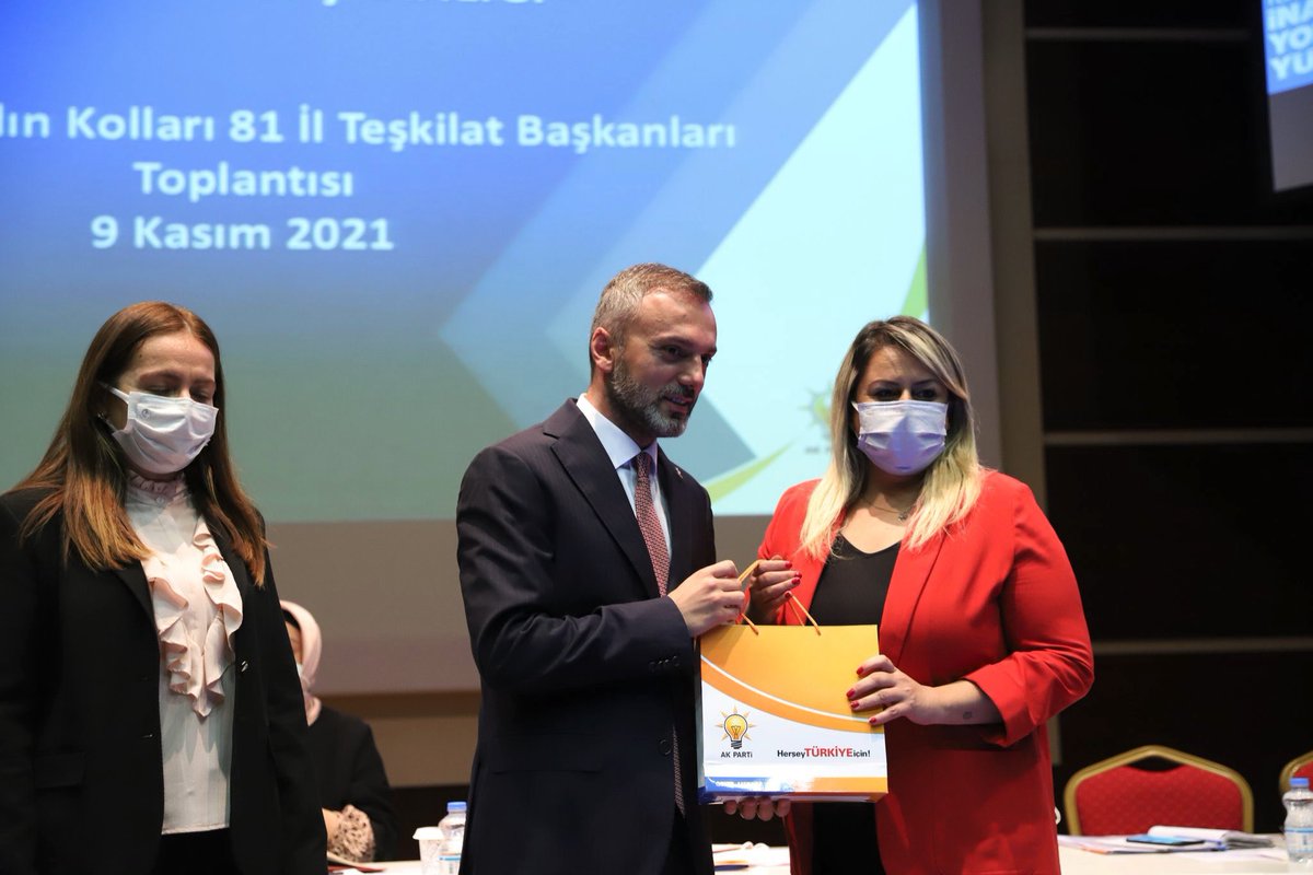 DilekBuyukdag's tweet photo. Genel Merkez Kadın Kolları Başkanlığımız tarafından Türkiye’de en fazla Yeni Kadın Üye Yapan İl seçilen İzmir’imiz adına  1.lik ödülünü İl Kadın Kolları Teşkilat Başkanımız Genel Merkez Teşkilat Başkanımız  Sn Erkan Kandemir’ den aldı. 

#KadınlarlaBüyükTürkiyeYolunda https://t.co/Cvcp1OxzTQ