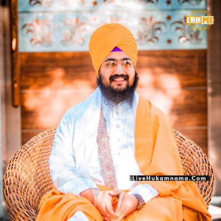 turja_tu's tweet photo. ਇੱਕ ਅਮਰੀਕਾ ਦਾ ਡਾਕਟਰ ਆਪਣੀ ਰੋਜੀ ਰੋਟੀ ਨੂੰ ਛੱਡ ਕੇ ਇਕ ਸਾਲ ਤੋਂ ਕਿਸਾਨ ਮੋਰਚੇ ਤੇ ਡਟਿਆ ਹੋਇਆ ਤੇ ਮੁਫ਼ਤ ਇਲਾਜ ਕਰ ਰਿਹਾ ਤੇ ਇਕ ਵੇਹਲੜ ਬਾਬਾ ਜਿਸ ਦਾ ਇਕ ਸਾਲ ਵਿਚ  ਅਮਰੀਕਾ ਦਾ ਦੂਸਰਾ ਗੇੜਾ ਹੈ 
ਦਿੱਲੀ ਏਅਰਪੋਰਟ  ਤੋਂ ਅਮਰੀਕਾ ਨੂੰ ਤਾਂ ਚੜ ਜਾਂਦਾ ਪਰ ਕਿਸਾਨੀ ਮੋਰਚੇ ਵਿਚ ਹਾਜ਼ਰੀ ਭਰਨ ਵੇਲੇ ਖਤਰਾ ਮਹਿਸੂਸ ਹੋਣ ਲੱਗ ਜਾਂਦਾ https://t.co/WtGOBWt3to