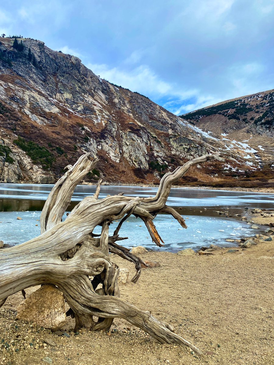 Where is your special hiking spot trail fam? Mother Nature blows our minds daily. 🏔🥾🏕