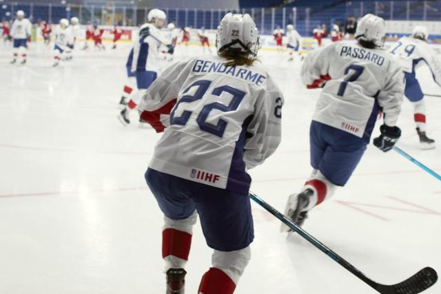 Les Bleues ont battu la Slovaquie 3-1, samedi à Lulea (Suède), lors du tournoi de qualification olympique. La place pour les Jeux d'hiver de Pékin (février 2022) reviendra au vainqueur de Suède-France dimanche ow.ly/zUYE50GMVxR